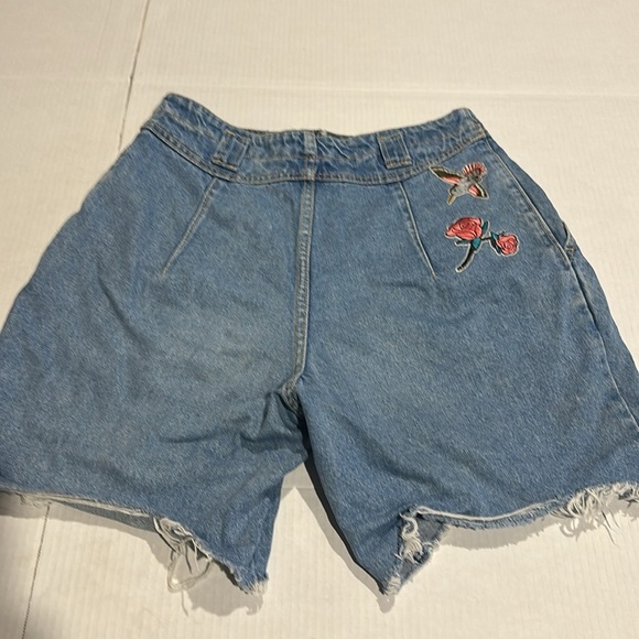 Chennachi Denim Women's Shorts with Embroidered Detail wolves roses hummingbird - Picture 6 of 10